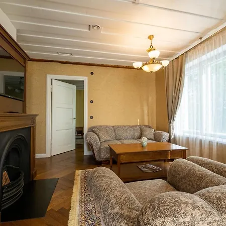 Pargimaja Apartments Kuressaare Exterior photo