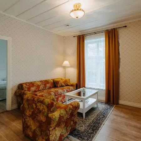 Pargimaja Apartments Kuressaare Exterior photo